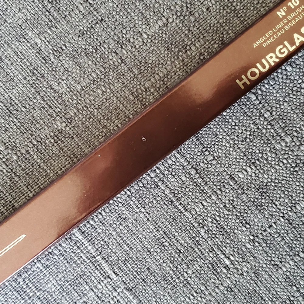 Hourglass Nº10 Angled Liner Brush